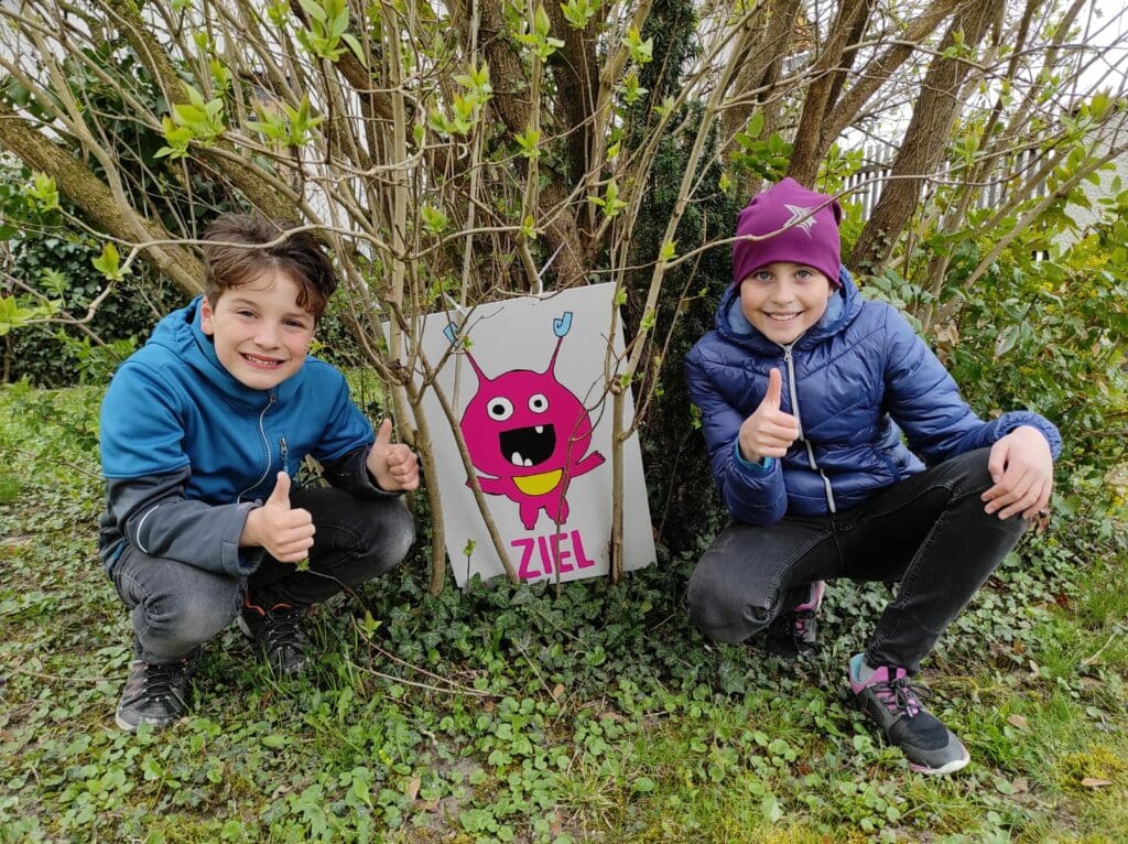 Bilder vom Ejotti-Abenteuerpfad und Kinder-gottesdienst - Ejottis Zeitreise